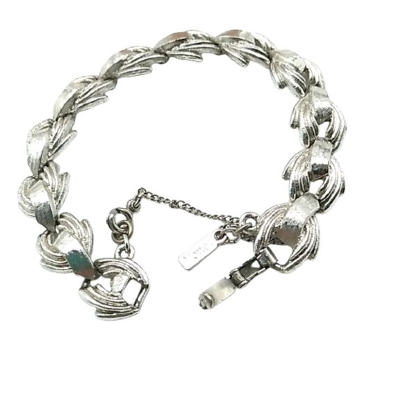 Vintage Monet Silver-Tone Textured Chain Link Bracelet with Safety Chain - Picture 13 of 16